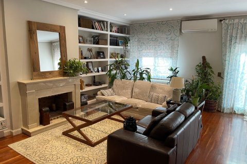 Dúplex en venta Madrid, España 6 dormitorios, 285 m2 No. 59148 - foto 2