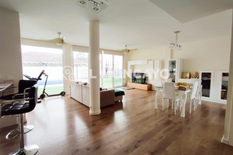 Villa en venta en San Fulgencio, Alicante, España 9 dormitorios, 354 m2 No. 112848 - foto 13