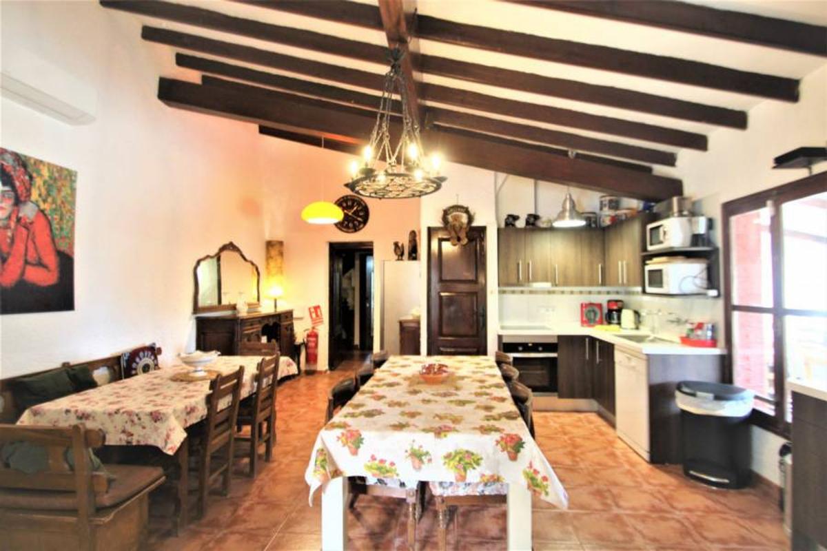 Villa i Alicante, Spanien 9 sovrum, 221 kvm. Nr. 98498