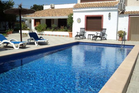 Villa in Alicante, Spanien 9 Schlafzimmer, 221 m2 Nr. 98498