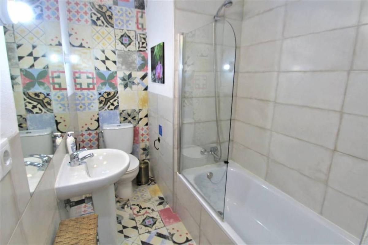 Villa i Alicante, Spanien 9 sovrum, 221 kvm. Nr. 98498
