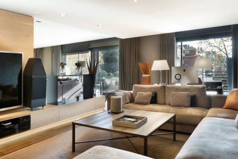 Apartamento en venta en Barcelona, España 6 dormitorios, 492 m2 No. 141019 - foto 3