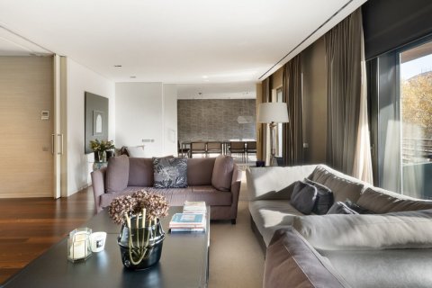 Apartamento en venta en Barcelona, España 6 dormitorios, 492 m2 No. 141019 - foto 1