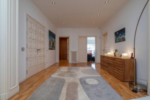 Apartamento en venta Barcelona, España 7 dormitorios, 355 m2 No. 21960 - foto 9
