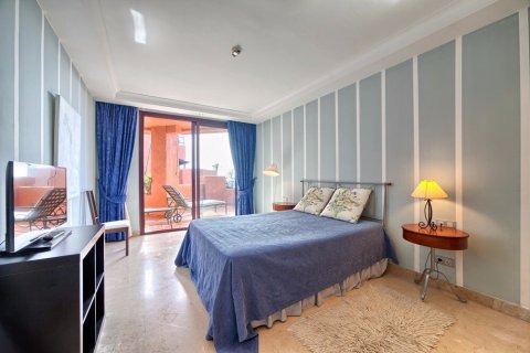 Huoneisto myytävänä Estepona, Malaga, Espanja, 2 makuuhuonetta, 155 m2 No. 21557 - kuva 12