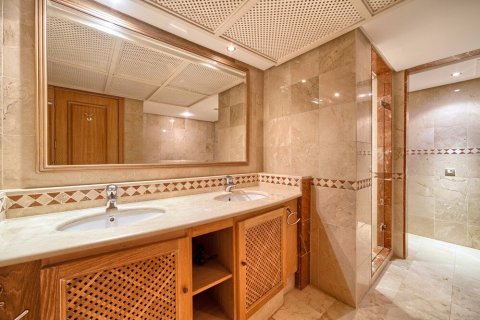 Huoneisto myytävänä Estepona, Malaga, Espanja, 2 makuuhuonetta, 155 m2 No. 21557 - kuva 11