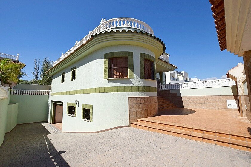 Villa in Torrevieja, Alicante, Spain 3 bedrooms, 154 sq.m. No. 103639