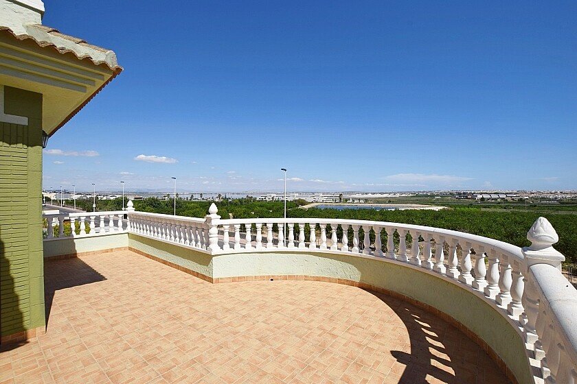 Villa in Torrevieja, Alicante, Spain 3 bedrooms, 154 sq.m. No. 103639