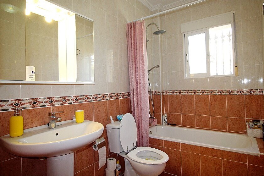 Villa a Villamartin, Alicante, Spagna 5 camere da letto, 187 mq. N° 111397