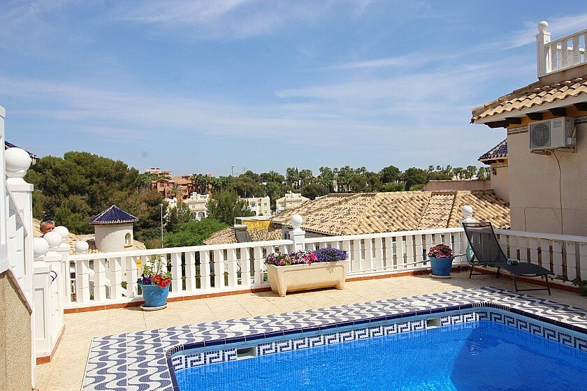 Villa a Villamartin, Alicante, Spagna 5 camere da letto, 187 mq. N° 111397