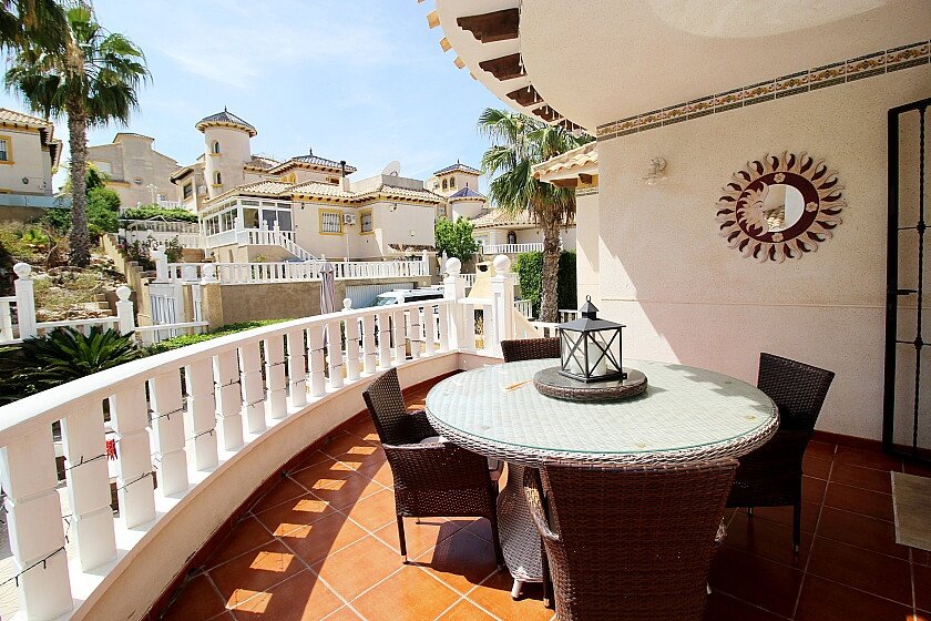 Villa a Villamartin, Alicante, Spagna 5 camere da letto, 187 mq. N° 111397