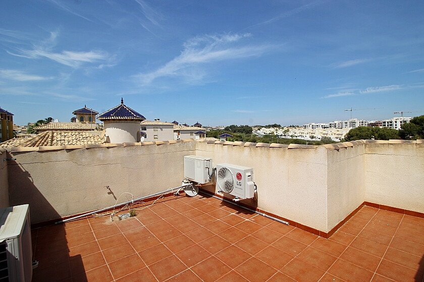 Villa a Villamartin, Alicante, Spagna 5 camere da letto, 187 mq. N° 111397