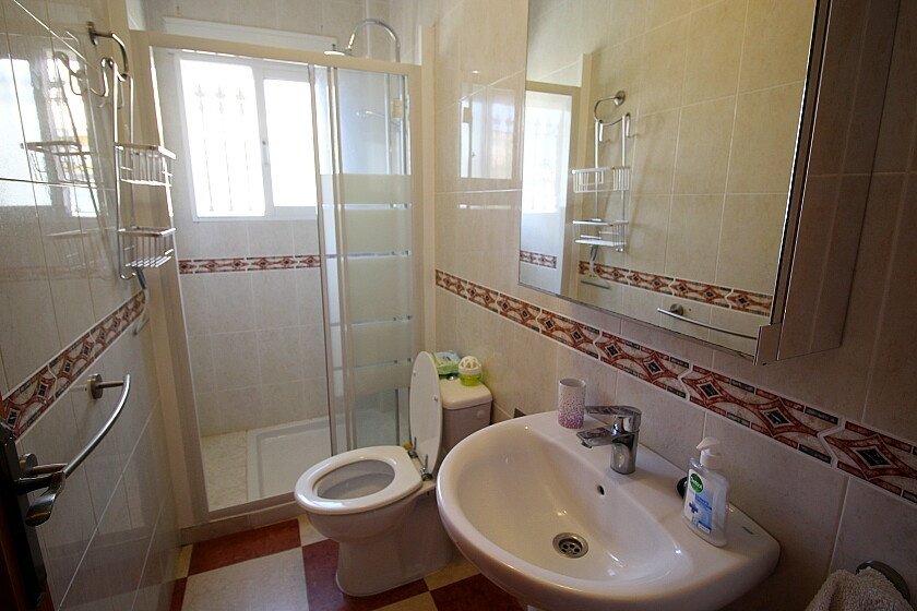 Villa a Villamartin, Alicante, Spagna 5 camere da letto, 187 mq. N° 111397