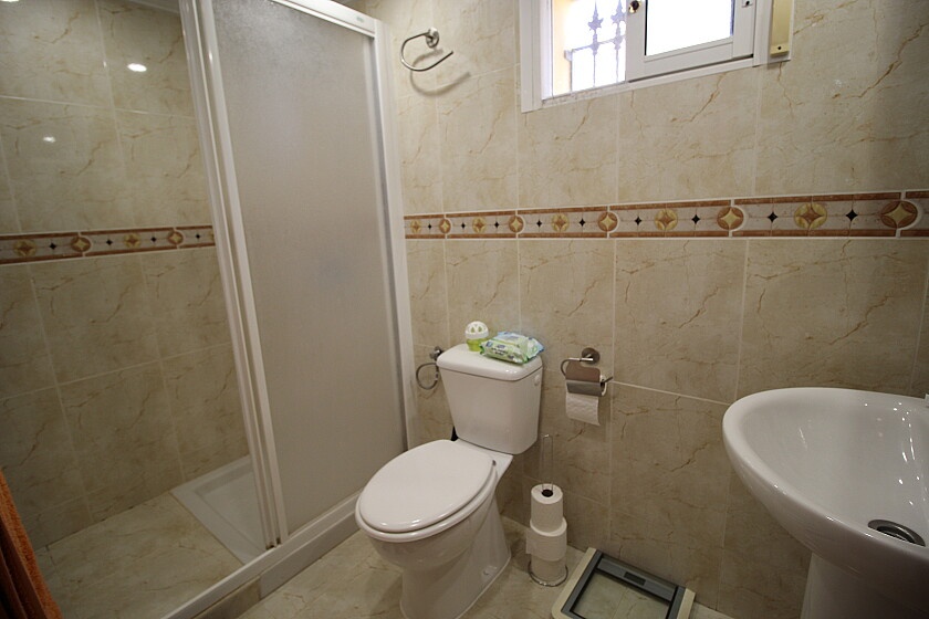 Villa a Villamartin, Alicante, Spagna 5 camere da letto, 187 mq. N° 111397