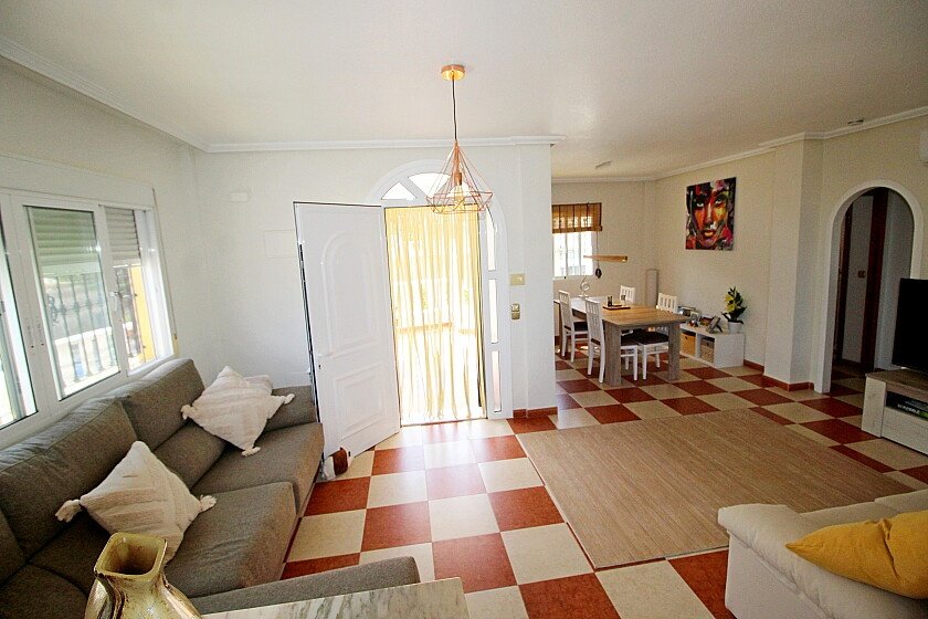 Villa a Villamartin, Alicante, Spagna 5 camere da letto, 187 mq. N° 111397