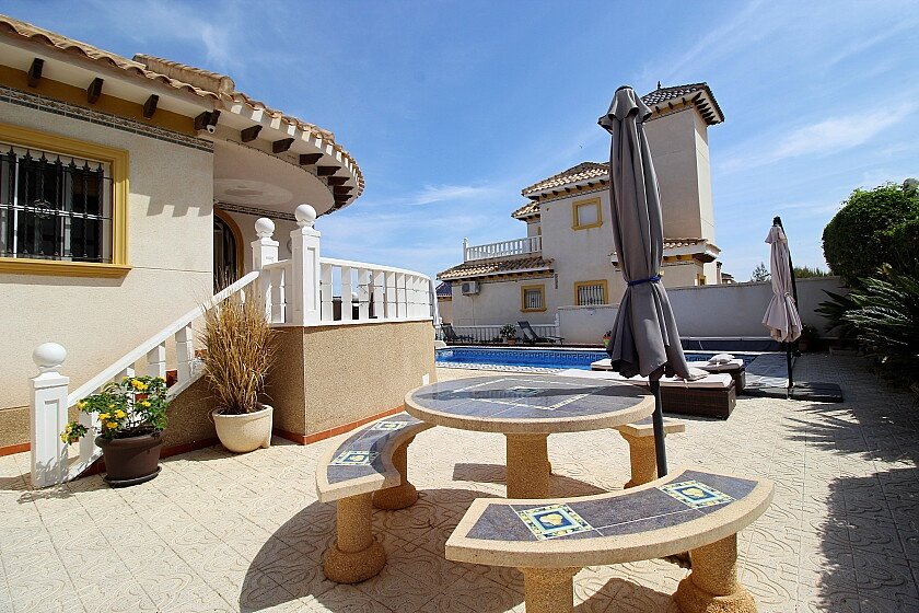 Villa a Villamartin, Alicante, Spagna 5 camere da letto, 187 mq. N° 111397