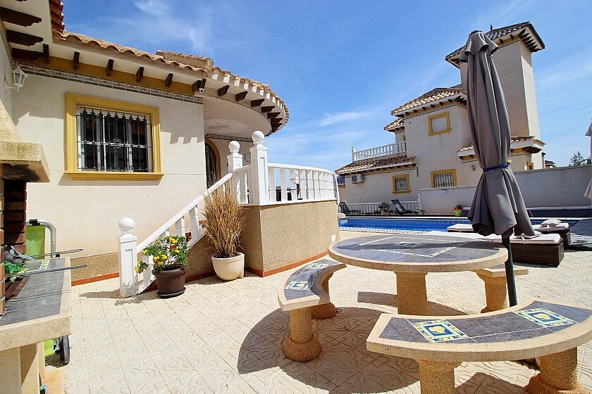 Villa a Villamartin, Alicante, Spagna 5 camere da letto, 187 mq. N° 111397