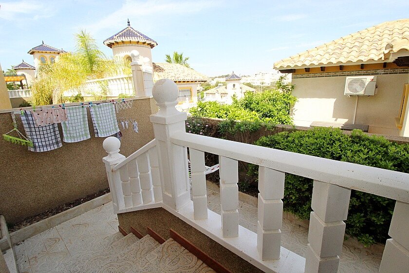 Villa a Villamartin, Alicante, Spagna 5 camere da letto, 187 mq. N° 111397