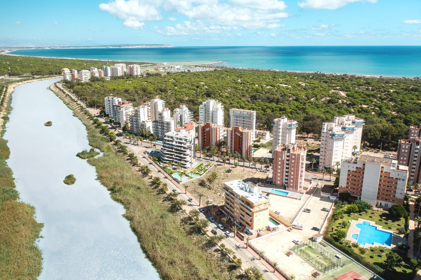 Apartamento en Guardamar del Segura, Alicante, España 2 dormitorios,  No. 96348