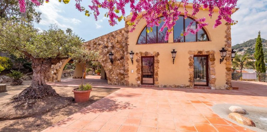 Hus Blanes, Girona, Spanien 4 sovrum, 408 kvm. Nr. 23057