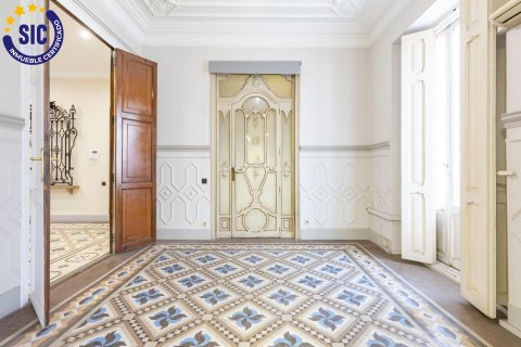 Apartment for sale Valencia, Spain 7 bedrooms, 237 sq.m. No. 130129 - photo 4