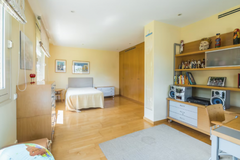 House for sale Barcelona, Spain 6 bedrooms, 686 sq.m. No. 40905 - photo 28