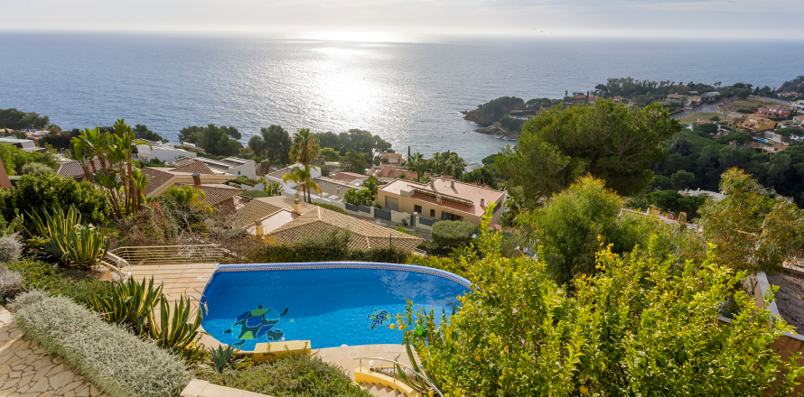 House Blanes, Girona, Spain 5 bedrooms, 299 sq.m. No. 93251