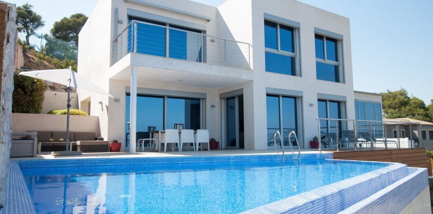House Blanes, Girona, Spain 4 bedrooms, 196 sq.m. No. 60285