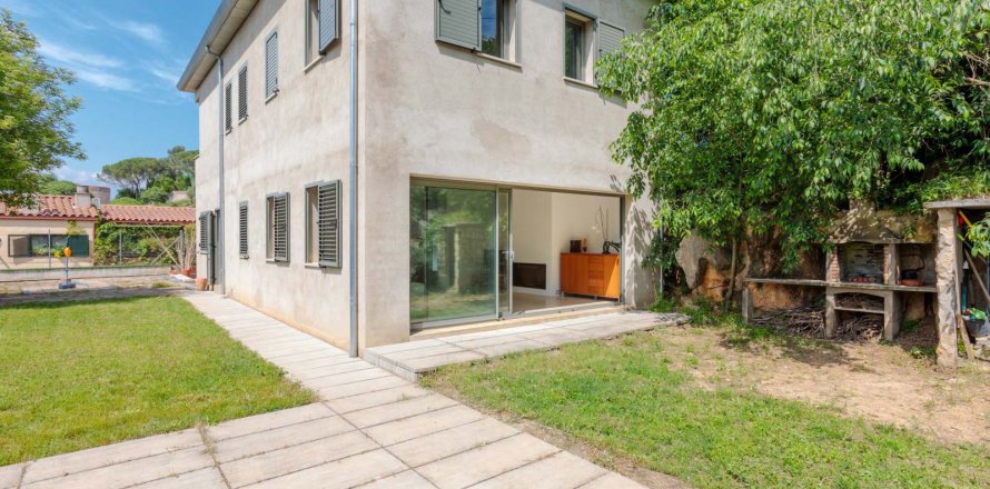 House Girona, Spain 5 bedrooms, 279 sq.m. No. 22869