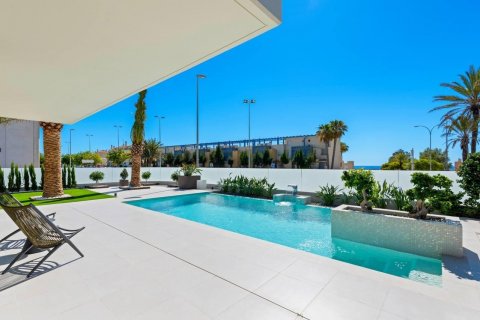 Villa in vendita Dehesa De Campoamor, Alicante, Spagna 4 camere da letto, 322 mq. N° 115816 - foto 1