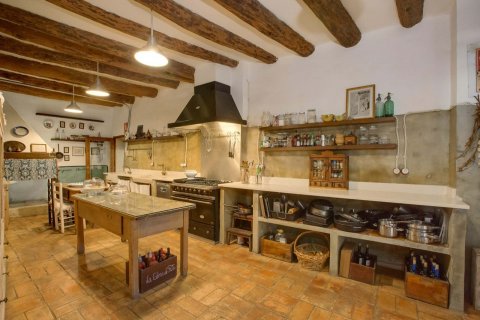 Продажа коммерческой недвижимости Жирона, Герона, Испания 8 спален, 727м2 №22613 - фото 9
