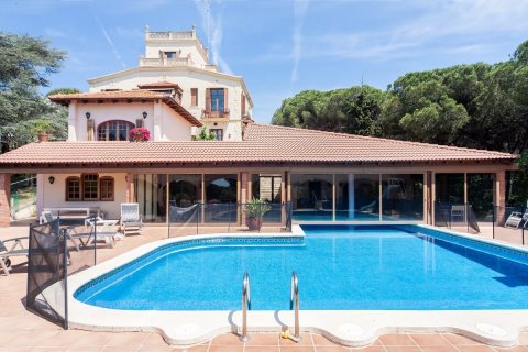 House for sale Mataro, Barcelona, Spain 8 bedrooms, 1648 sq.m. No. 22828 - photo 1