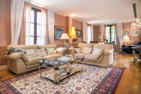 House for sale Mataro, Barcelona, Spain 8 bedrooms, 1648 sq.m. No. 22828 - photo 15