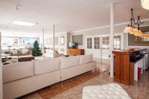 House for sale Mataro, Barcelona, Spain 8 bedrooms, 1648 sq.m. No. 22828 - photo 12