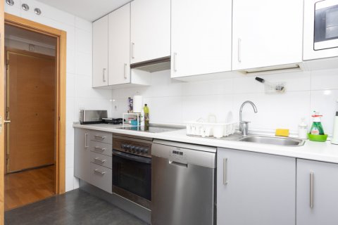 Huoneisto myytävänä Madrid, Espanja, 2 makuuhuonetta, 97 m2 No. 108016 - kuva 14