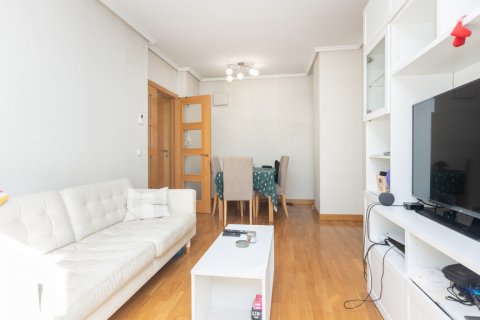 Huoneisto myytävänä Madrid, Espanja, 2 makuuhuonetta, 97 m2 No. 108016 - kuva 9