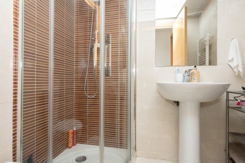 Huoneisto myytävänä Madrid, Espanja, 2 makuuhuonetta, 97 m2 No. 108016 - kuva 23