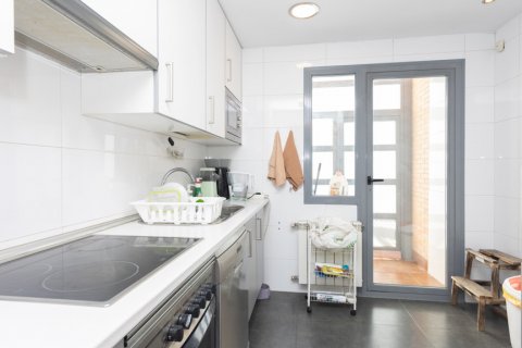 Huoneisto myytävänä Madrid, Espanja, 2 makuuhuonetta, 97 m2 No. 108016 - kuva 13