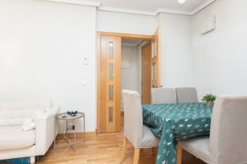 Huoneisto myytävänä Madrid, Espanja, 2 makuuhuonetta, 97 m2 No. 108016 - kuva 11