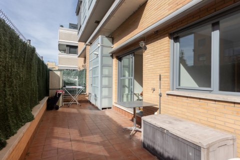 Huoneisto myytävänä Madrid, Espanja, 2 makuuhuonetta, 97 m2 No. 108016 - kuva 2