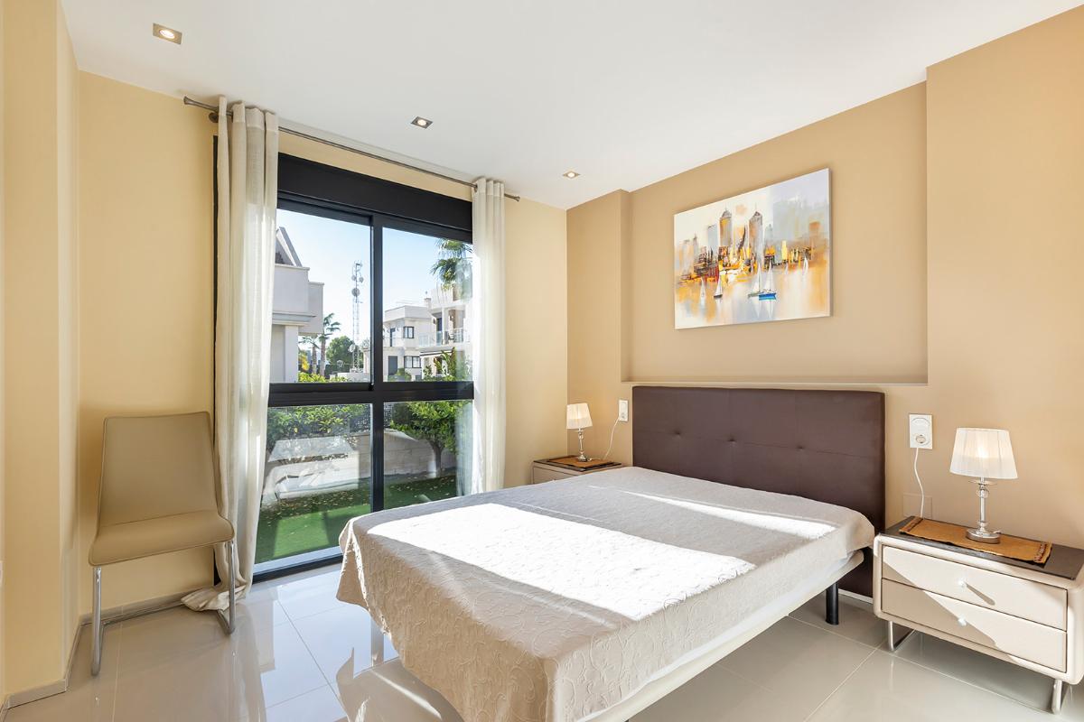 Villa in Orihuela, Alicante, Spain 5 bedrooms, 296 sq.m. No. 112945