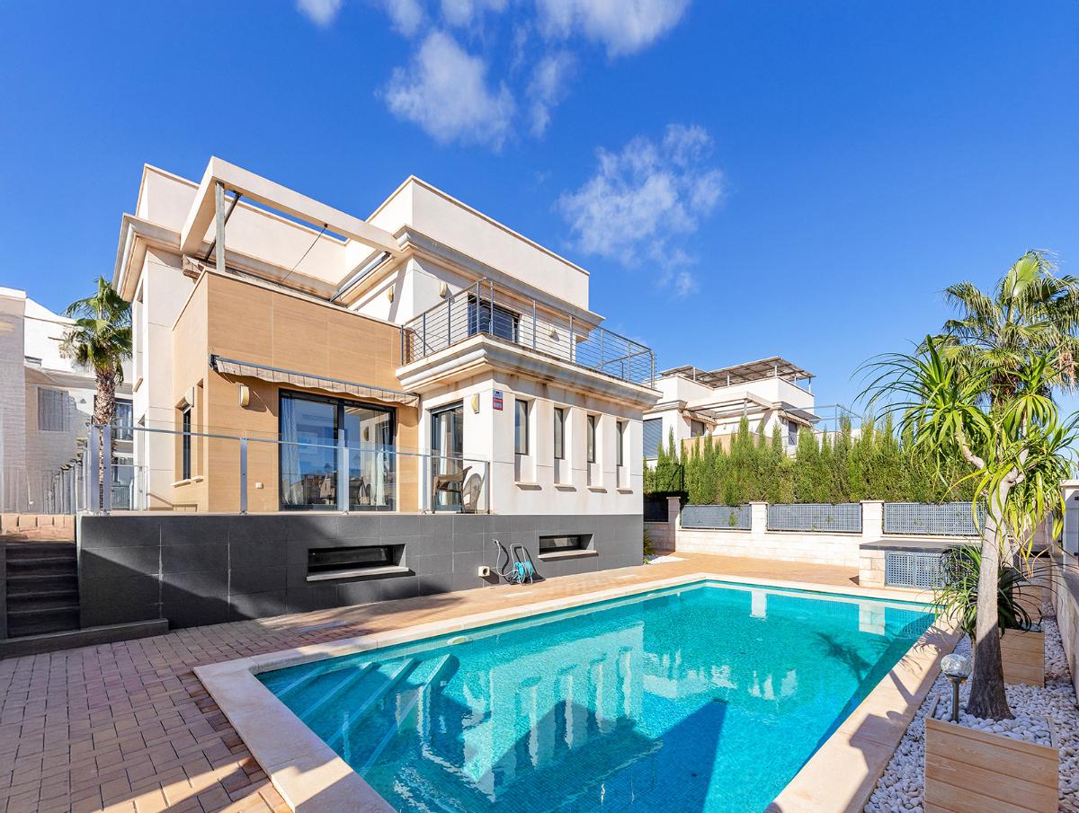 Villa in Orihuela, Alicante, Spain 5 bedrooms, 296 sq.m. No. 112945