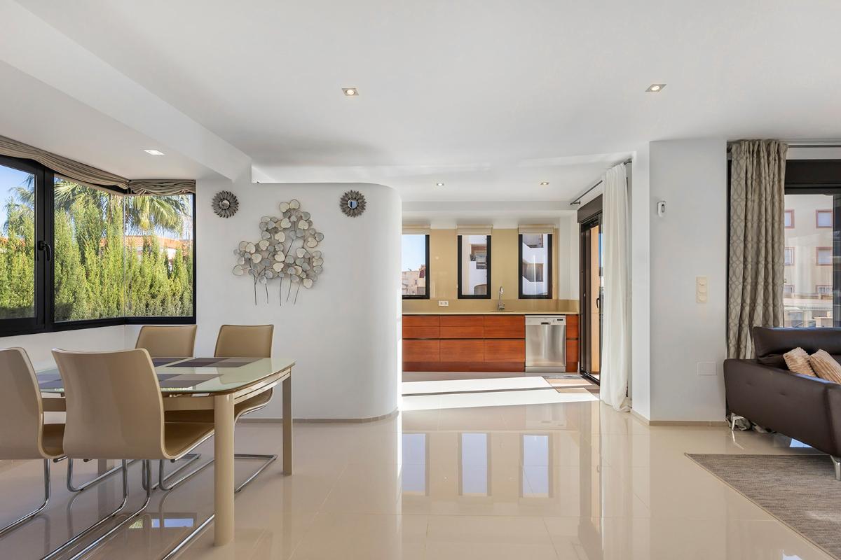 Villa in Orihuela, Alicante, Spain 5 bedrooms, 296 sq.m. No. 112945
