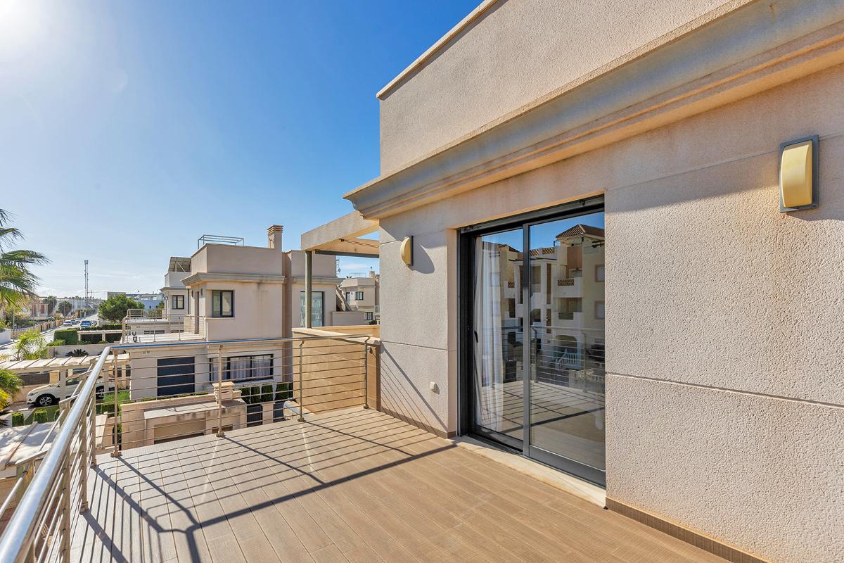 Villa in Orihuela, Alicante, Spain 5 bedrooms, 296 sq.m. No. 112945