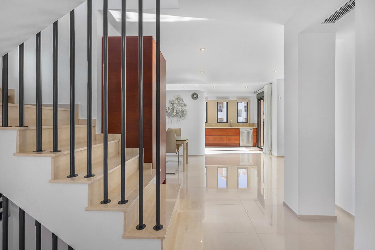 Villa in Orihuela, Alicante, Spain 5 bedrooms, 296 sq.m. No. 112945