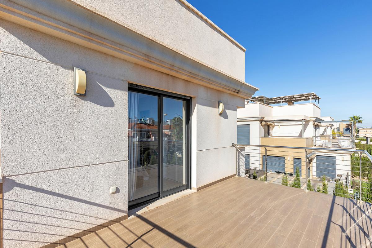 Villa in Orihuela, Alicante, Spain 5 bedrooms, 296 sq.m. No. 112945