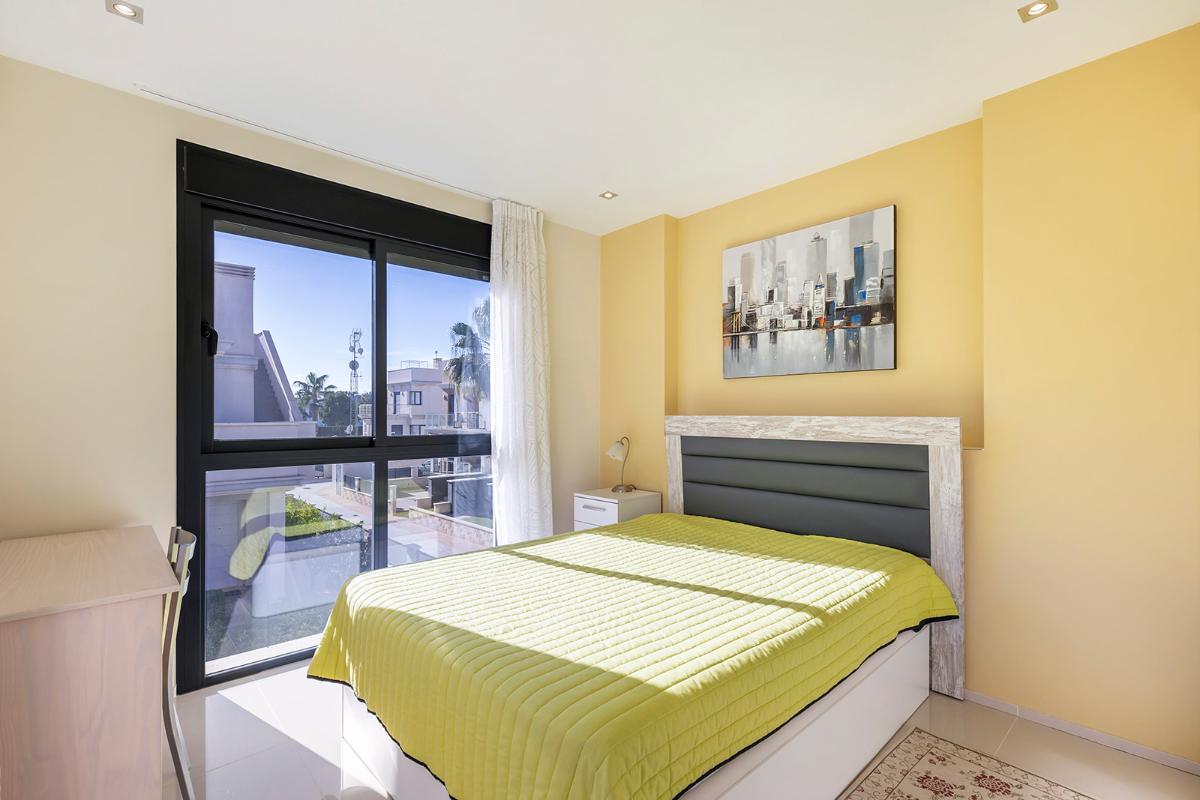 Villa in Orihuela, Alicante, Spain 5 bedrooms, 296 sq.m. No. 112945