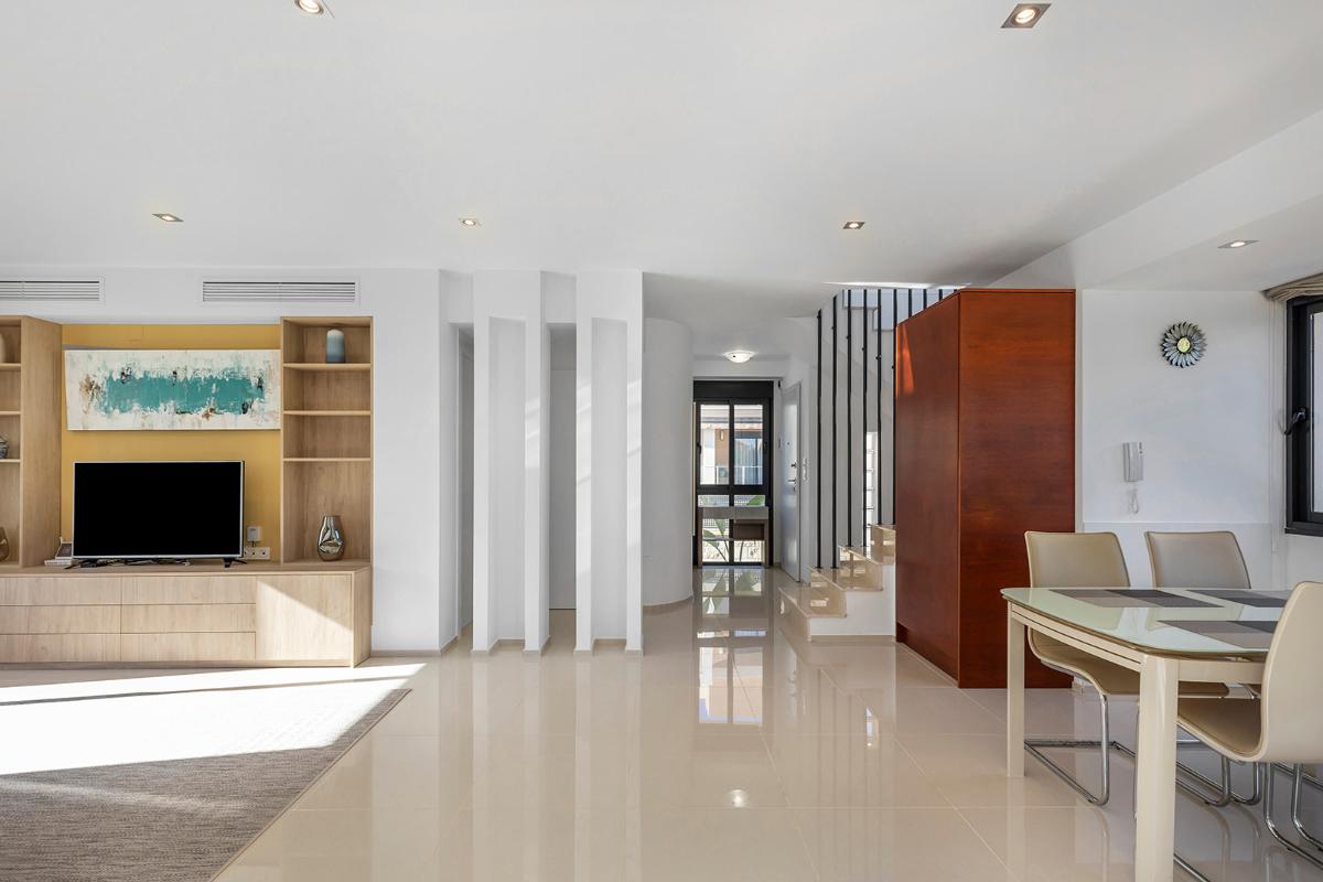Villa in Orihuela, Alicante, Spain 5 bedrooms, 296 sq.m. No. 112945