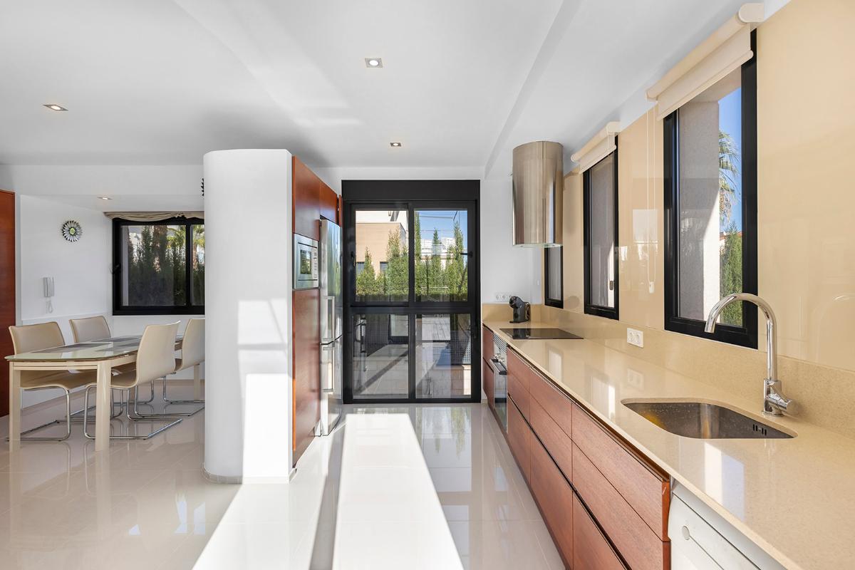 Villa in Orihuela, Alicante, Spain 5 bedrooms, 296 sq.m. No. 112945