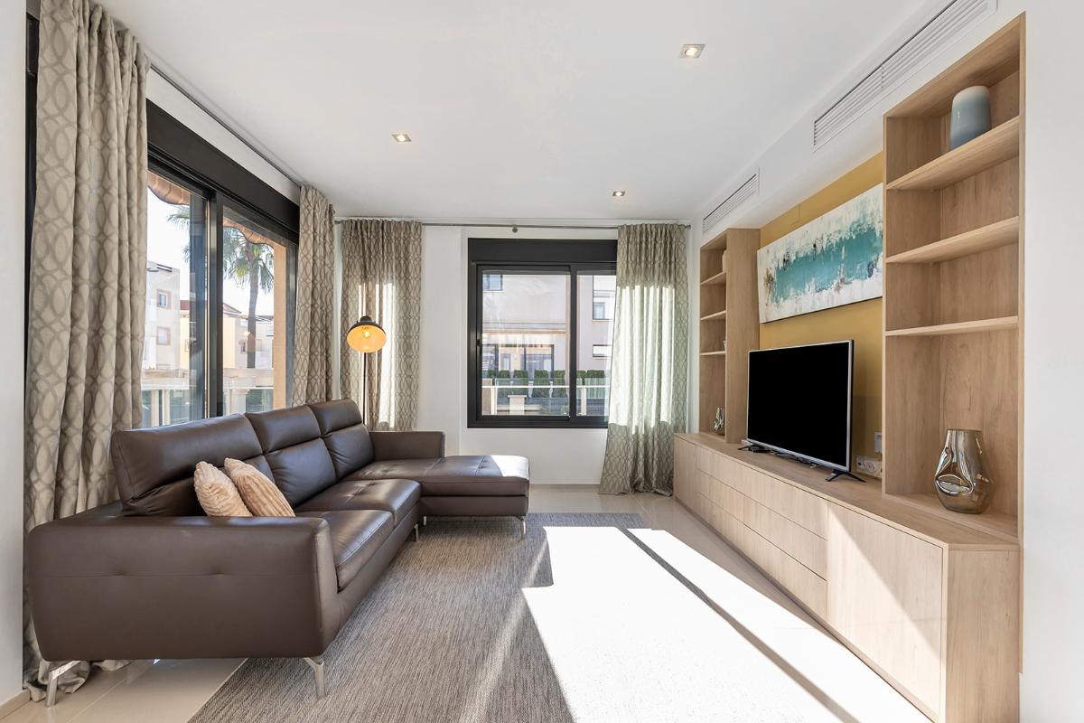 Villa in Orihuela, Alicante, Spain 5 bedrooms, 296 sq.m. No. 112945